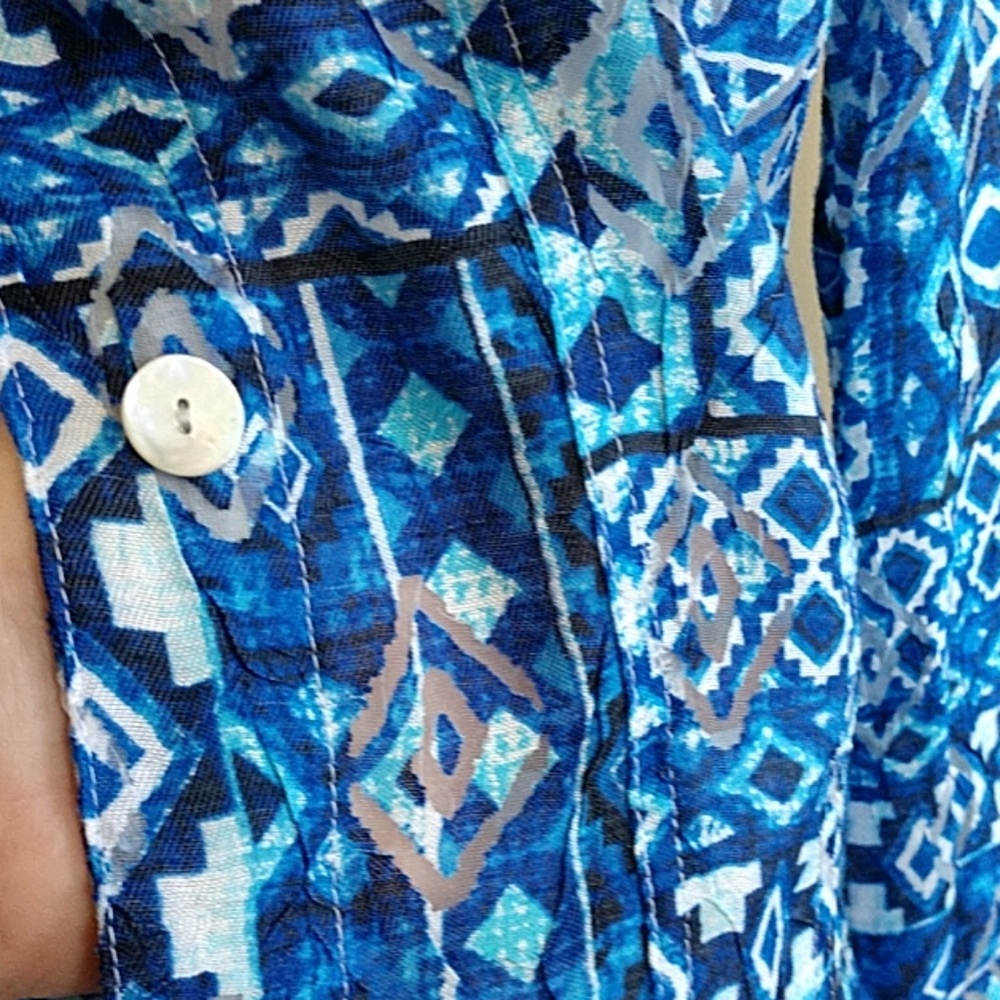 NEW Women's Aztec Top Geo Print Top Button Tab Long Slv Multi Blue Lark Lane 10 - Picture 8 of 8